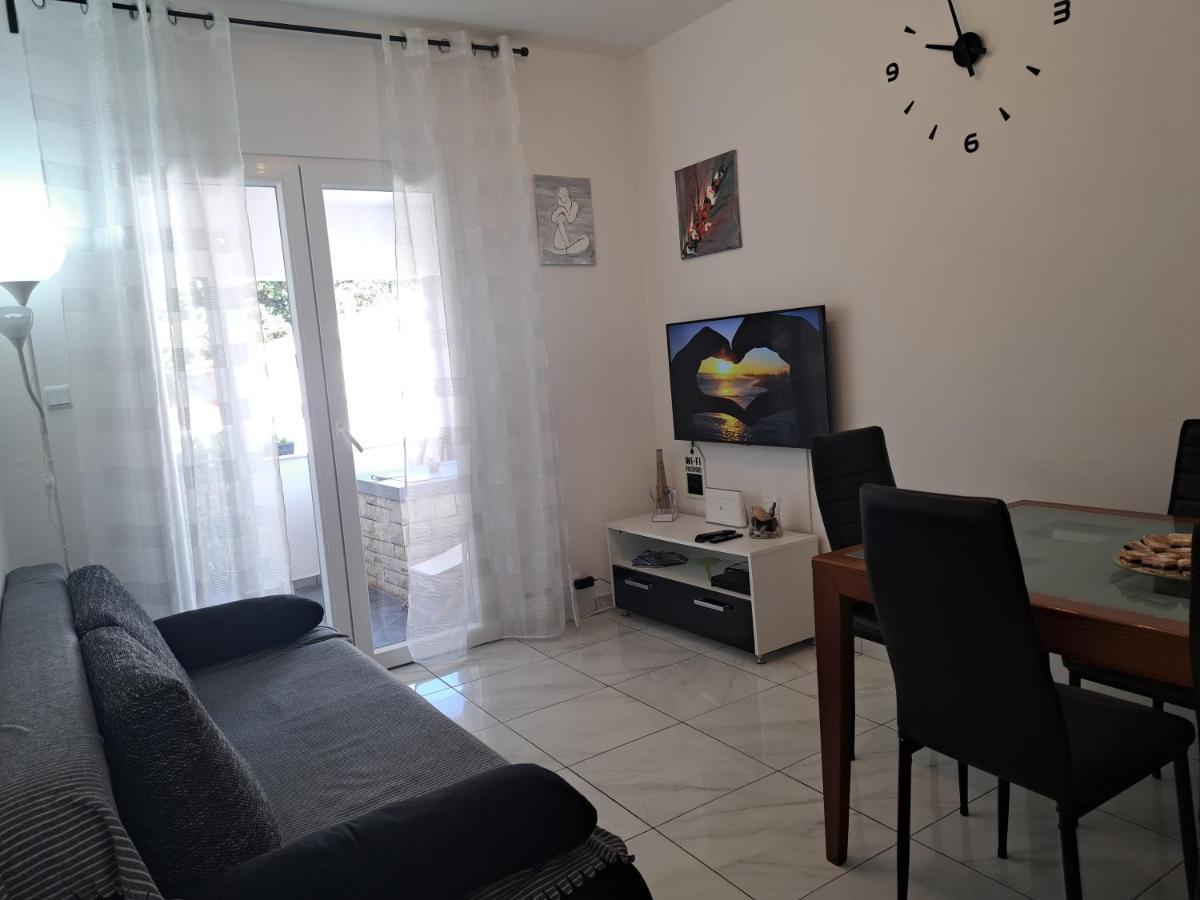 Apartment Lavanda Nova Ražanj Esterno foto